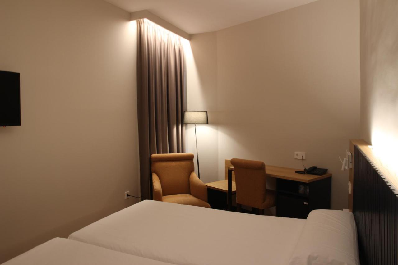 Hotel Alcantara Caceres Exterior photo