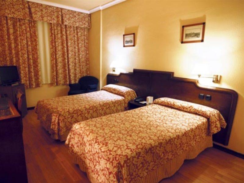 Hotel Alcantara Caceres Exterior photo