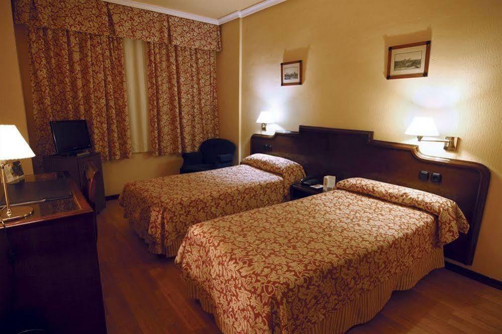 Hotel Alcantara Caceres Exterior photo